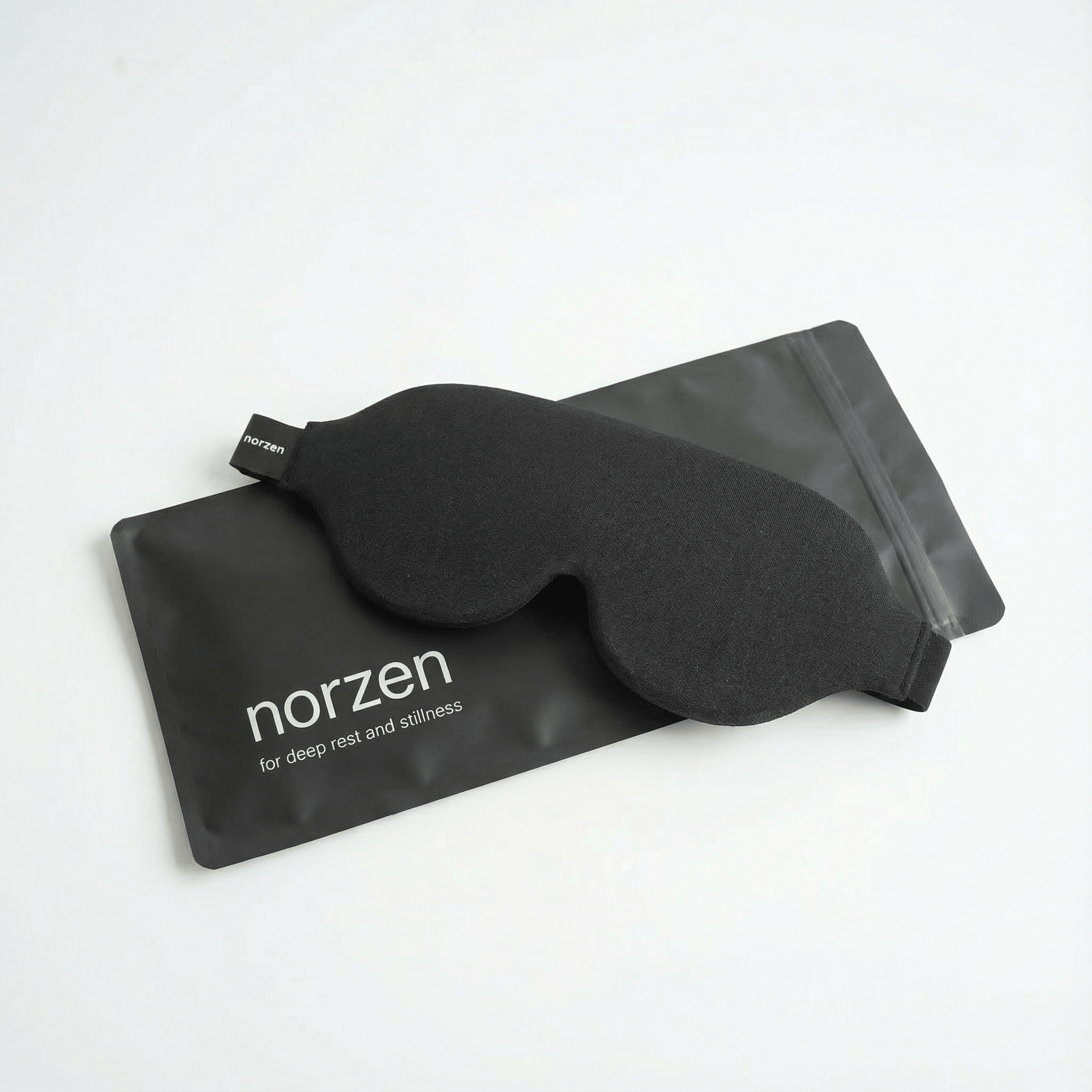 Norzen sovemaske med oppbevaringspose, designet for komfortabel søvn hjemme og på reise